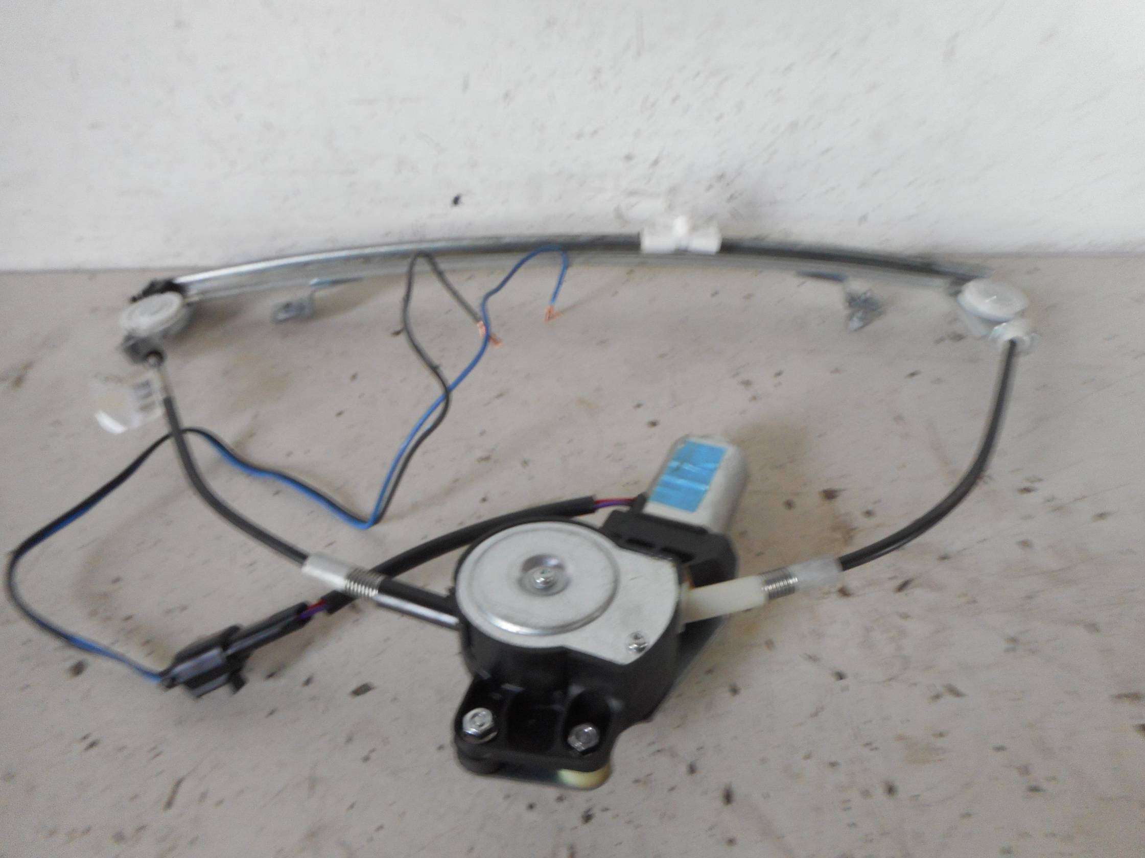 Alzacristallo elettr. porta ant. con motorino dx.